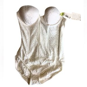 Cabernet white lace strapless corset bodysuit Size 36B New with tag